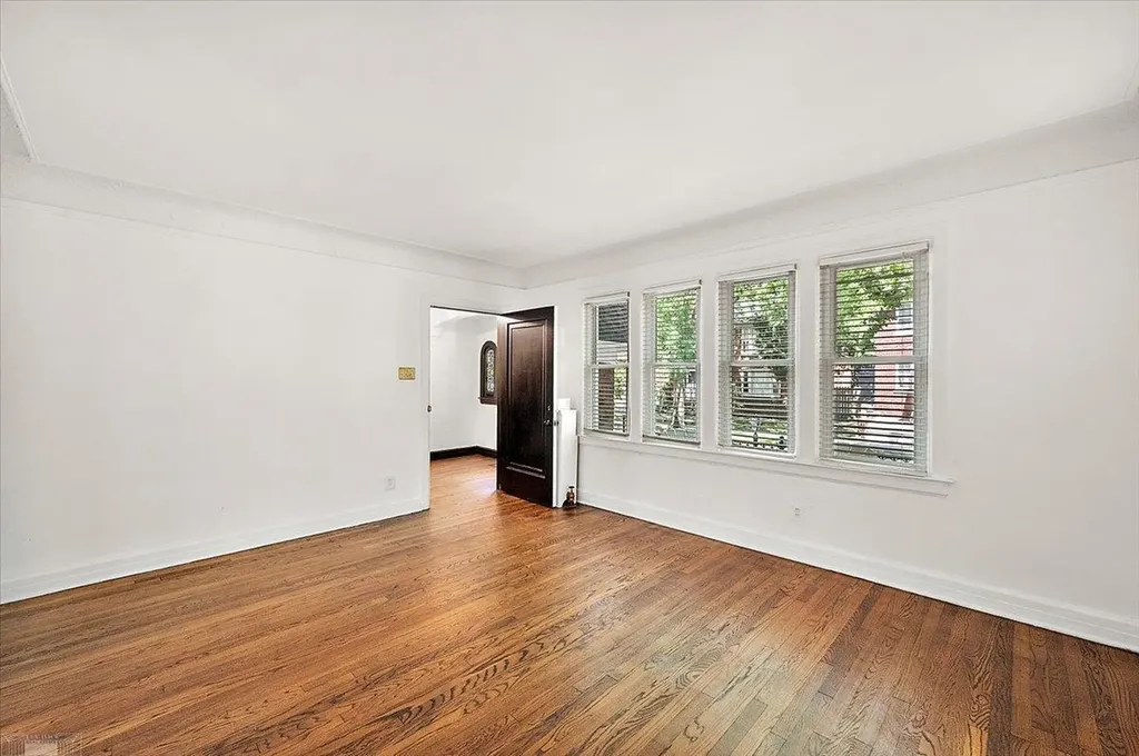 873-875 Beaconsfield Avenue Grosse Pointe Park City MI 48230