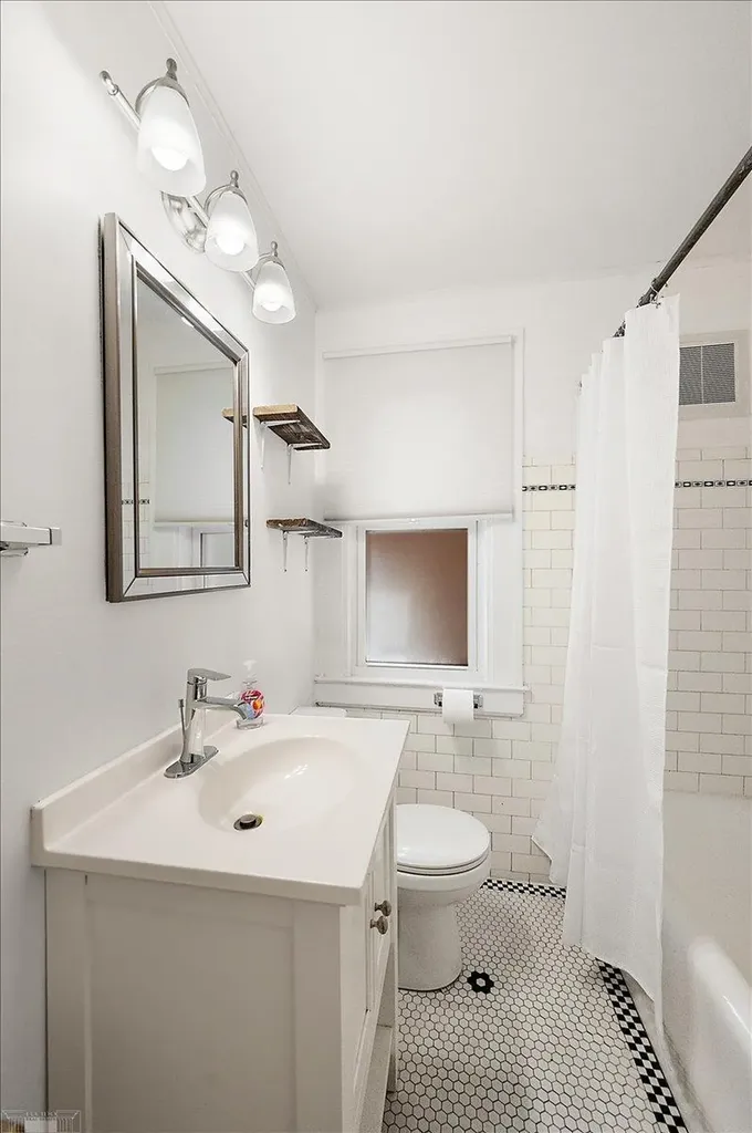 873-875 Beaconsfield Avenue Grosse Pointe Park City MI 48230
