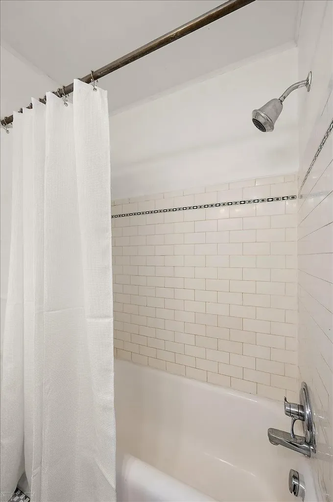 873-875 Beaconsfield Avenue Grosse Pointe Park City MI 48230
