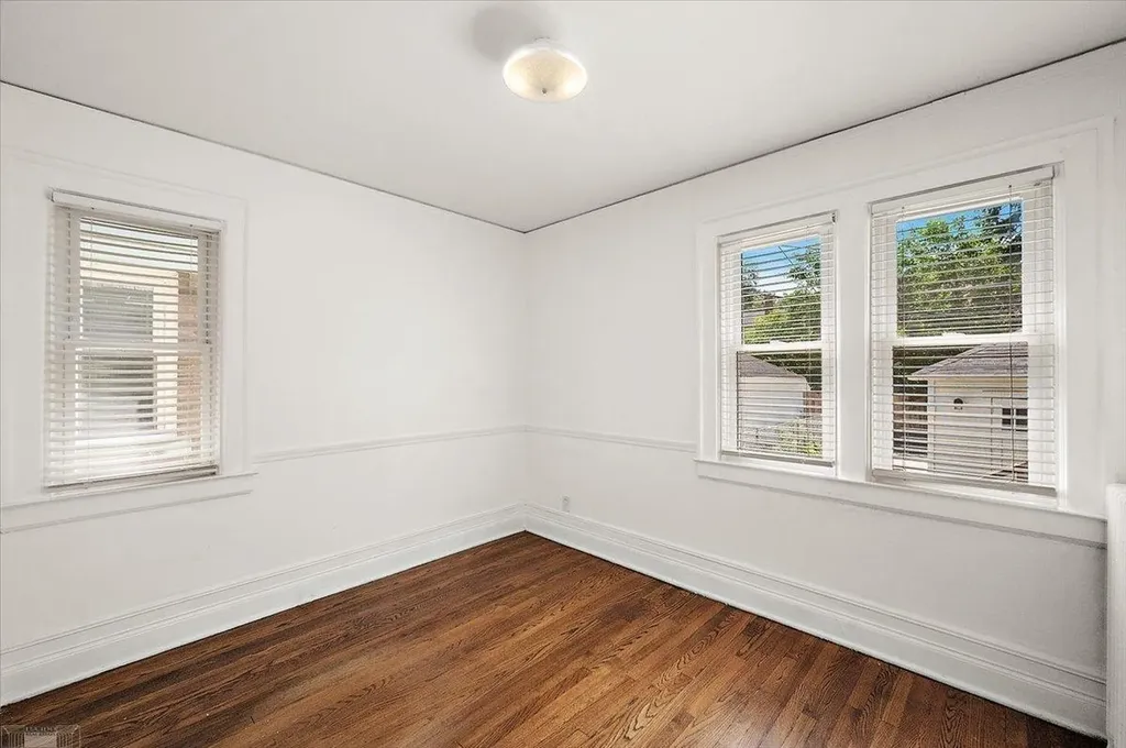 873-875 Beaconsfield Avenue Grosse Pointe Park City MI 48230