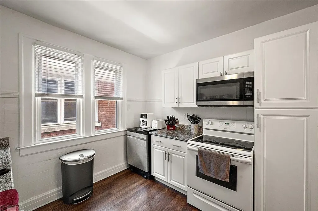 873-875 Beaconsfield Avenue Grosse Pointe Park City MI 48230