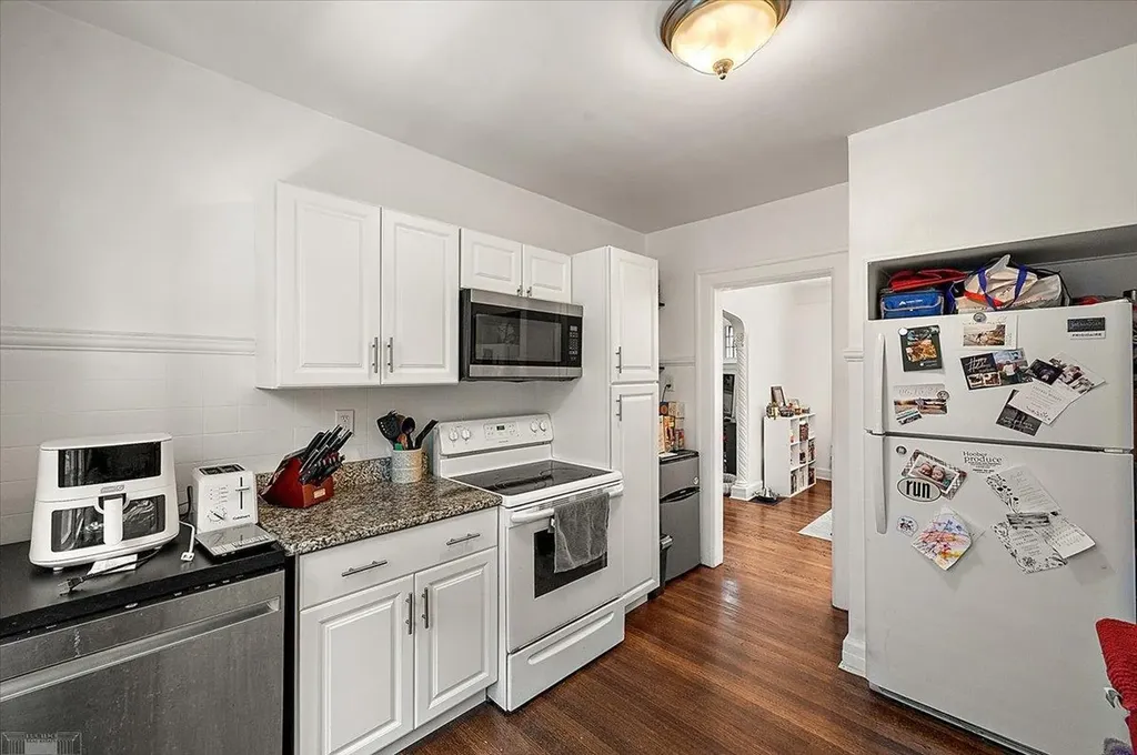 873-875 Beaconsfield Avenue Grosse Pointe Park City MI 48230