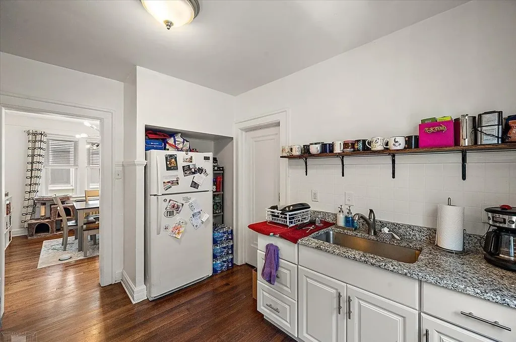 873-875 Beaconsfield Avenue Grosse Pointe Park City MI 48230