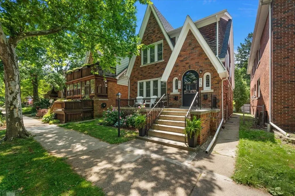 873-875 Beaconsfield Avenue Grosse Pointe Park City MI 48230