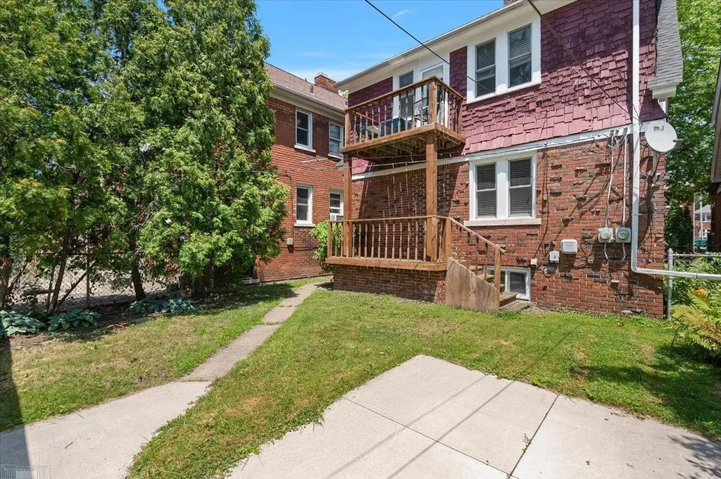 873-875 Beaconsfield Avenue Grosse Pointe Park City MI 48230