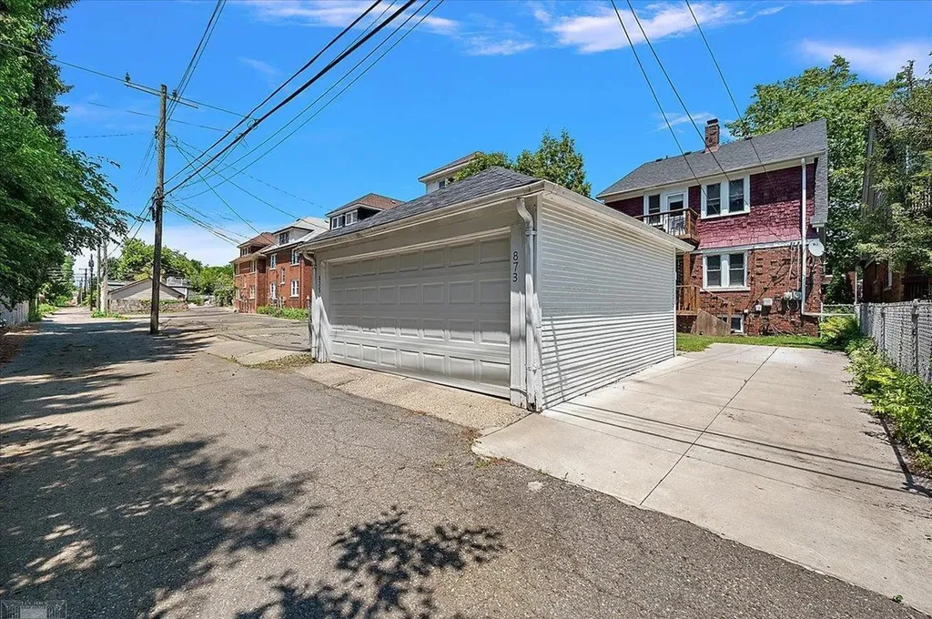 873-875 Beaconsfield Avenue Grosse Pointe Park City MI 48230