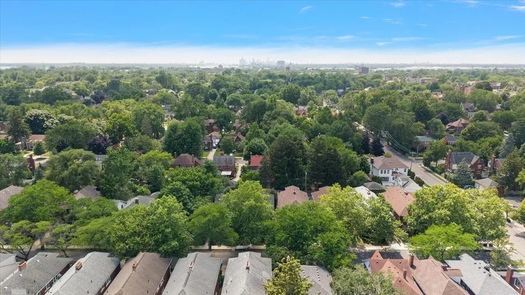 873-875 Beaconsfield Avenue Grosse Pointe Park City MI 48230