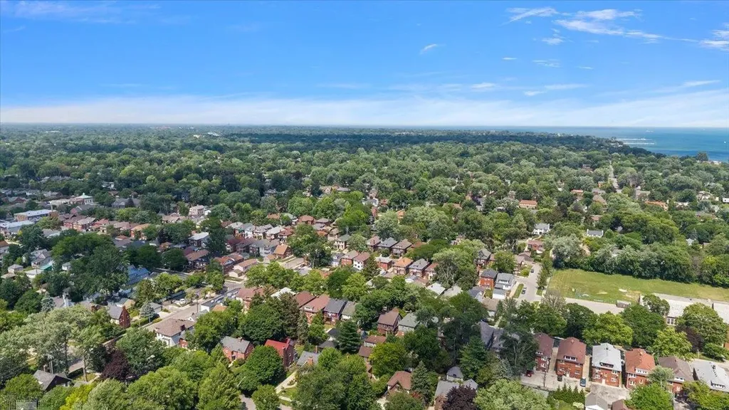 873-875 Beaconsfield Avenue Grosse Pointe Park City MI 48230