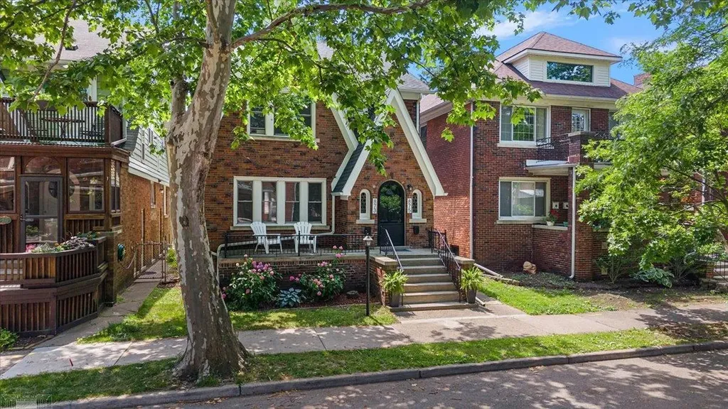 873-875 Beaconsfield Avenue Grosse Pointe Park City MI 48230