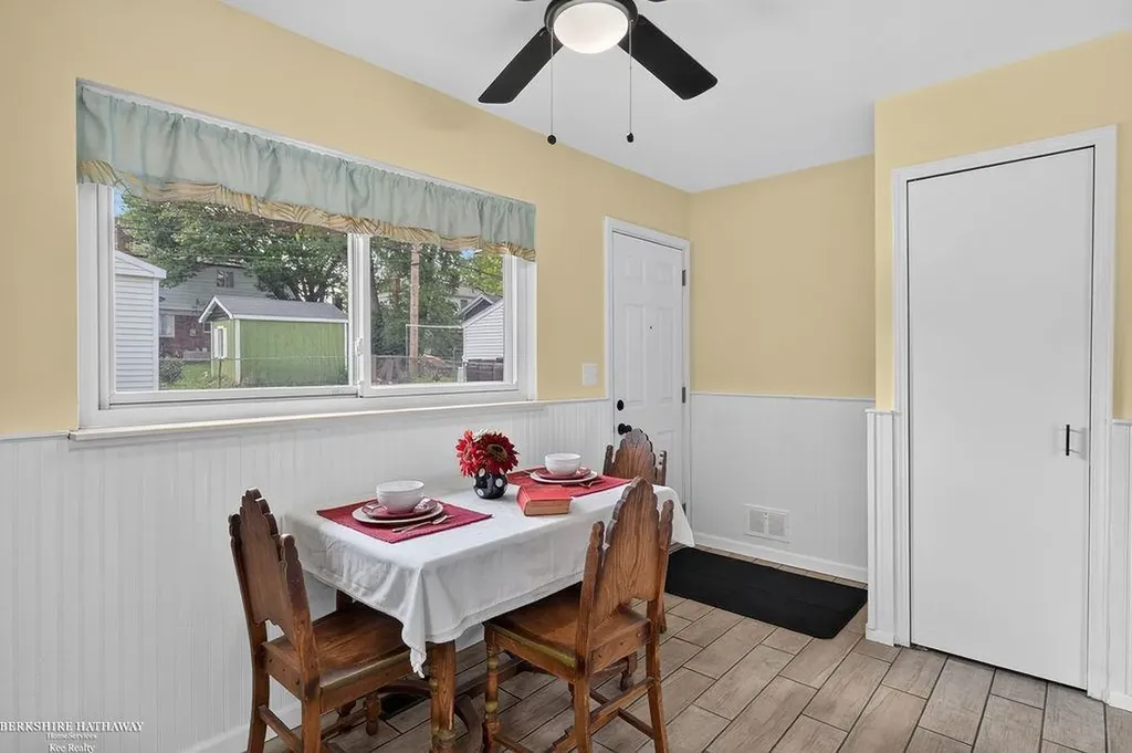 511 Kinross Avenue Clawson City MI 48017