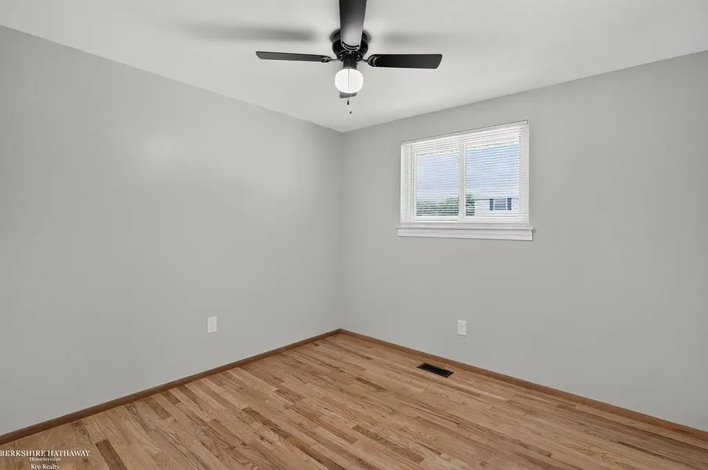 511 Kinross Avenue Clawson City MI 48017