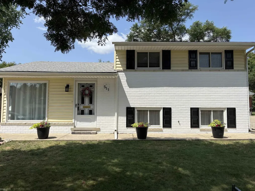 511 Kinross Avenue Clawson City MI 48017