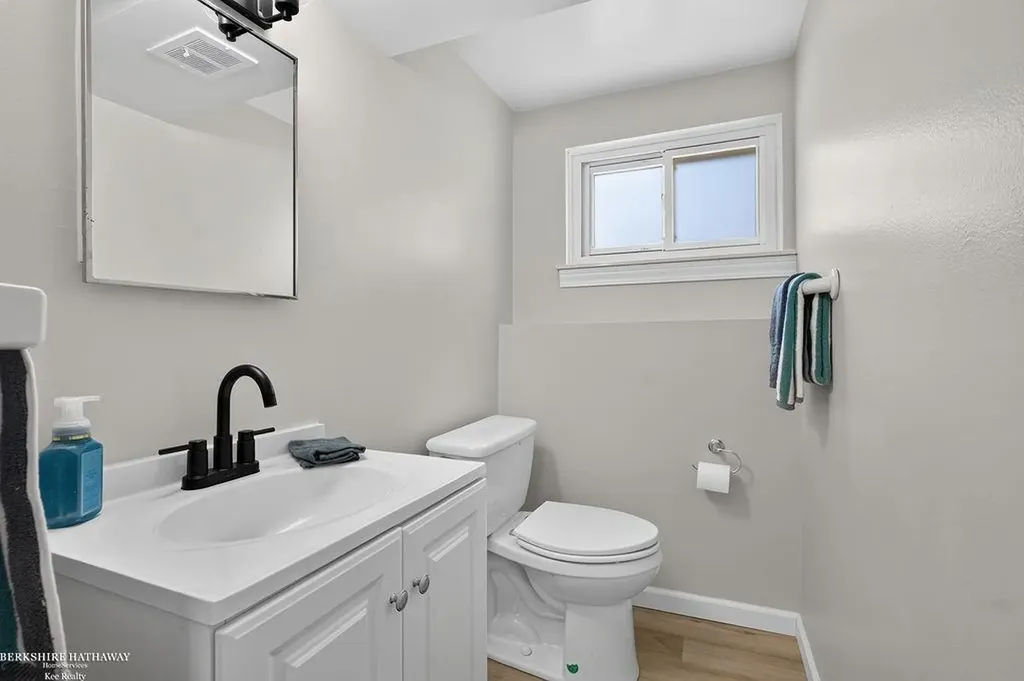 511 Kinross Avenue Clawson City MI 48017