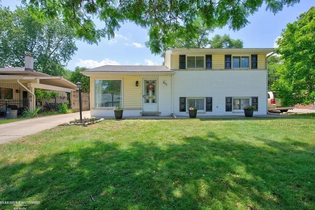 511 Kinross Avenue Clawson City MI 48017
