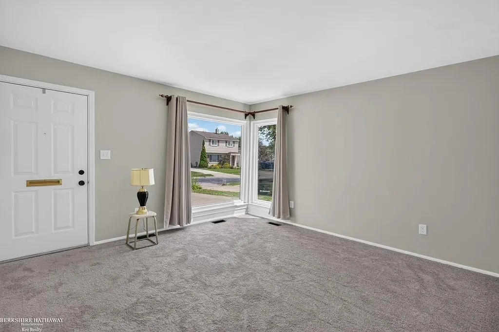 511 Kinross Avenue Clawson City MI 48017