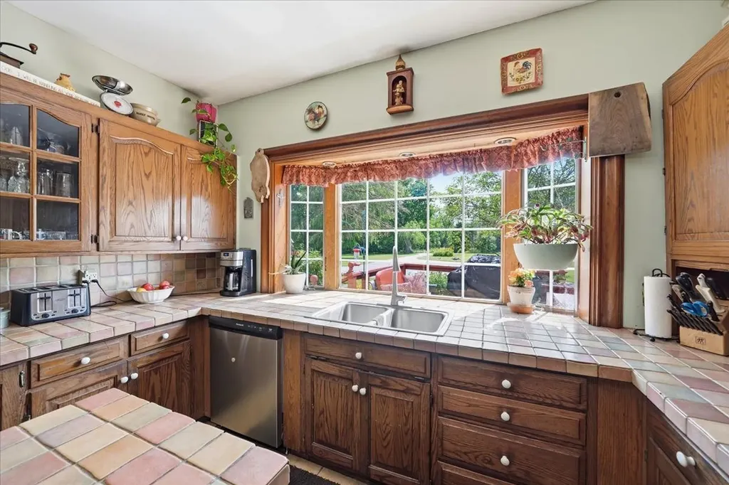 6171 Puttygut Road China Township MI 48054