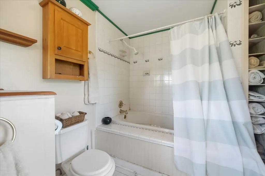 6171 Puttygut Road China Township MI 48054