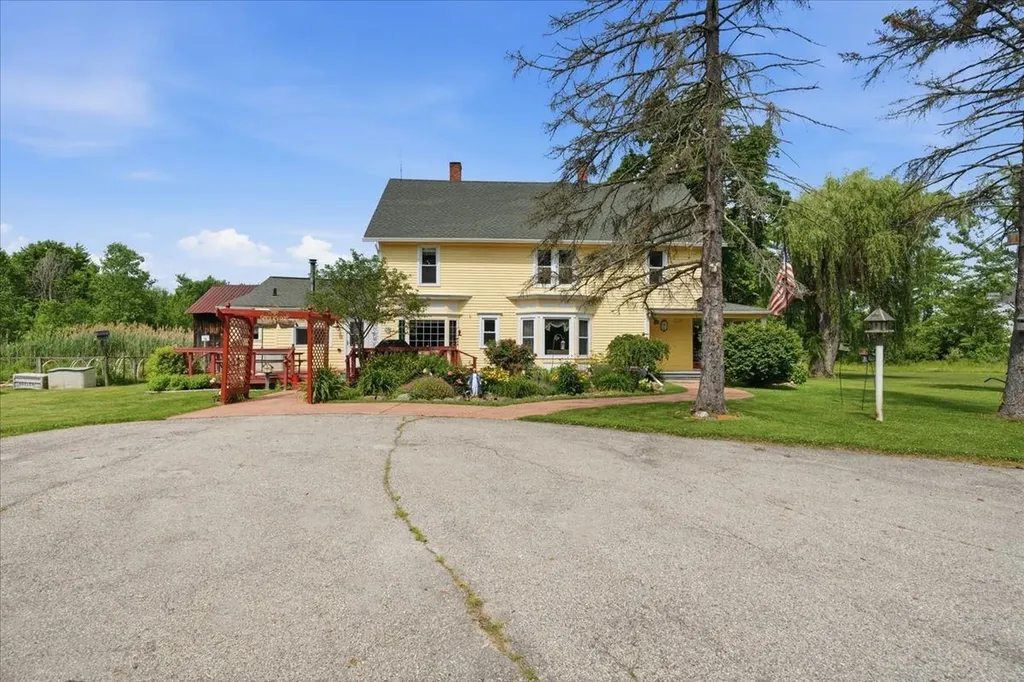 6171 Puttygut Road China Township MI 48054