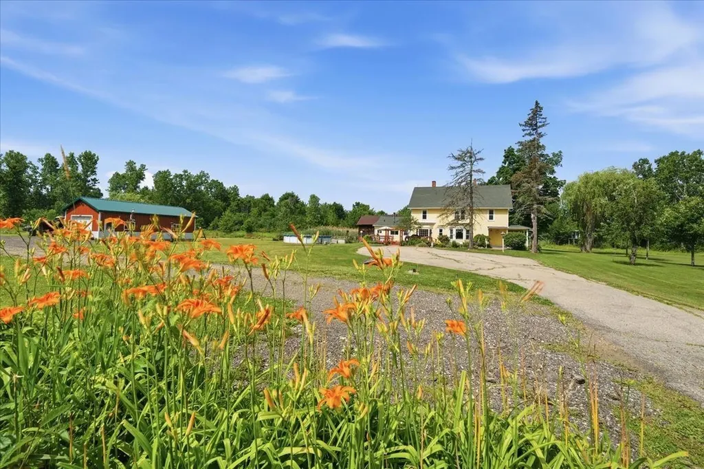 6171 Puttygut Road China Township MI 48054