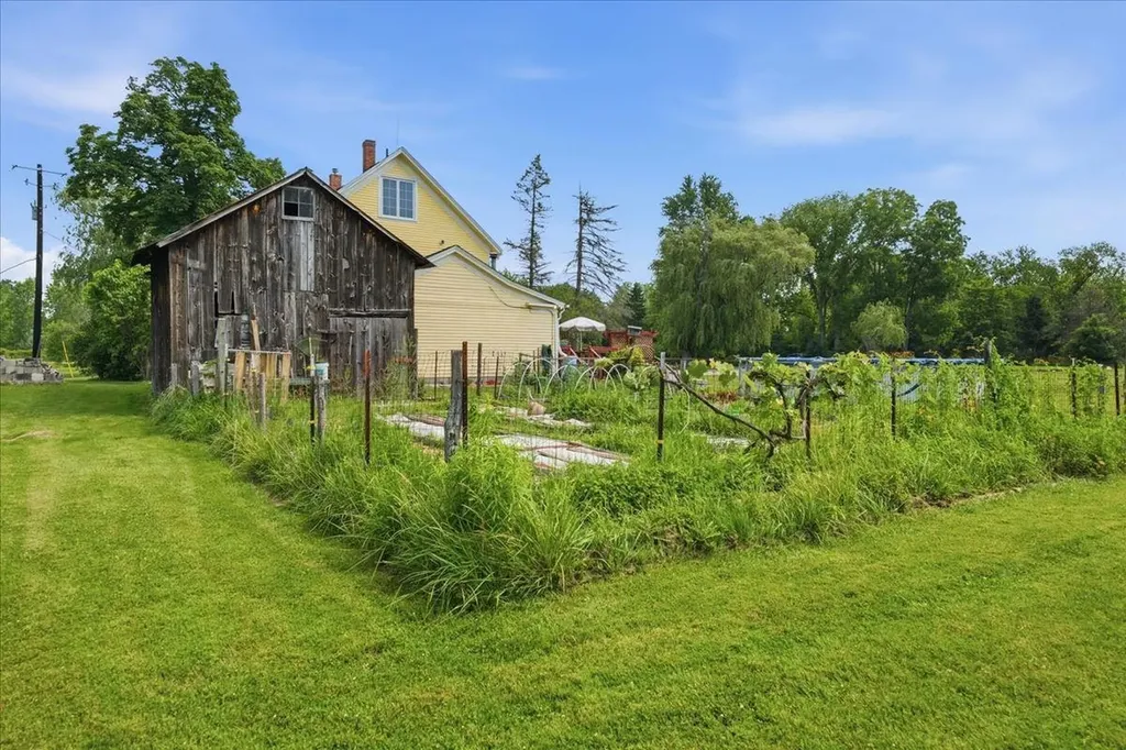 6171 Puttygut Road China Township MI 48054