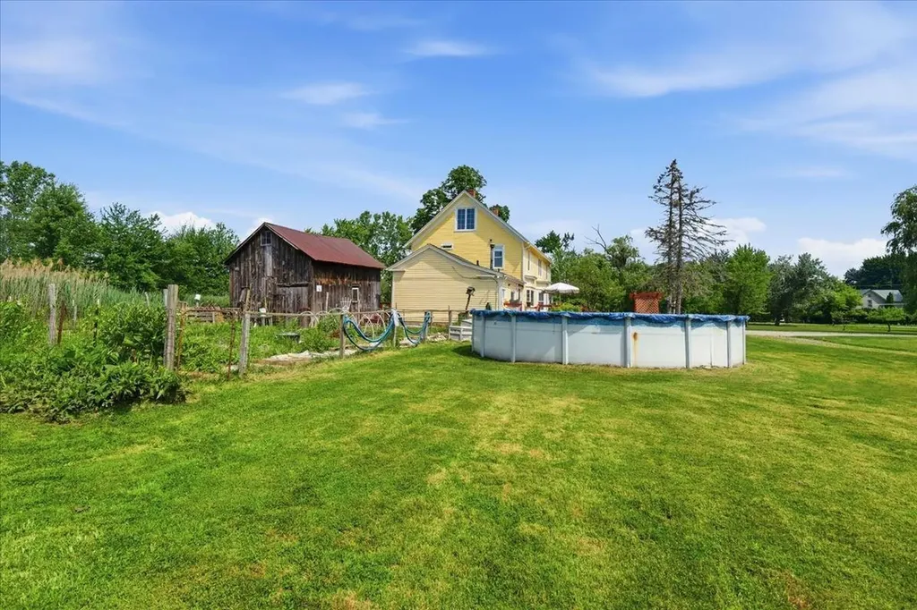 6171 Puttygut Road China Township MI 48054