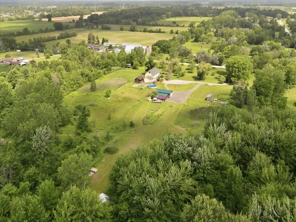 6171 Puttygut Road China Township MI 48054