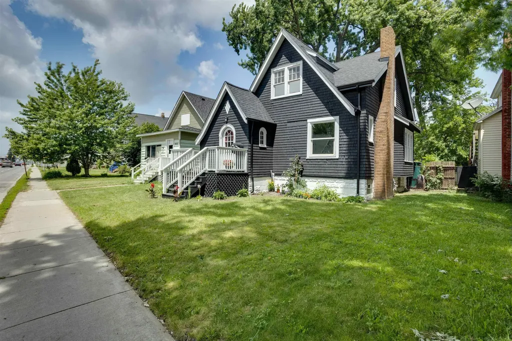 1407 Lapeer Avenue Port Huron City MI 48060