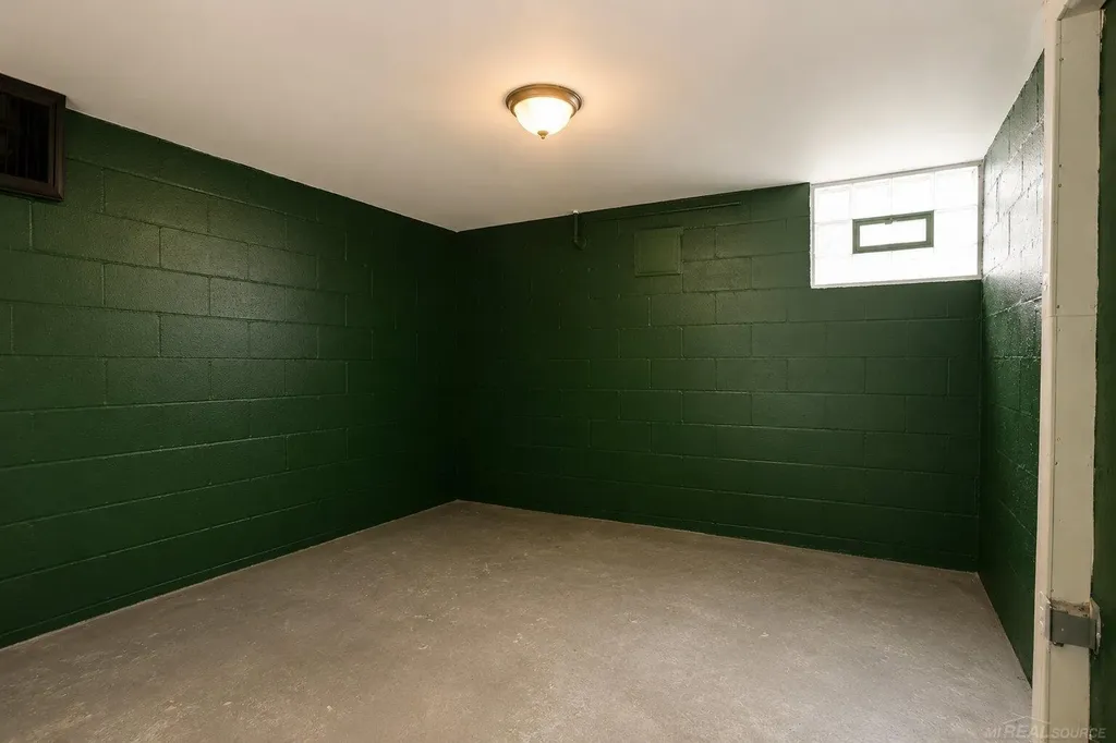 1407 Lapeer Avenue Port Huron City MI 48060