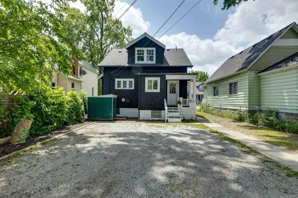 1407 Lapeer Avenue Port Huron City MI 48060