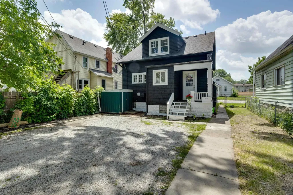 1407 Lapeer Avenue Port Huron City MI 48060