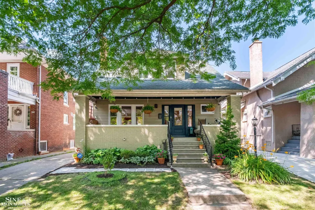 1025 Beaconsfield Avenue Grosse Pointe Park City MI 48230