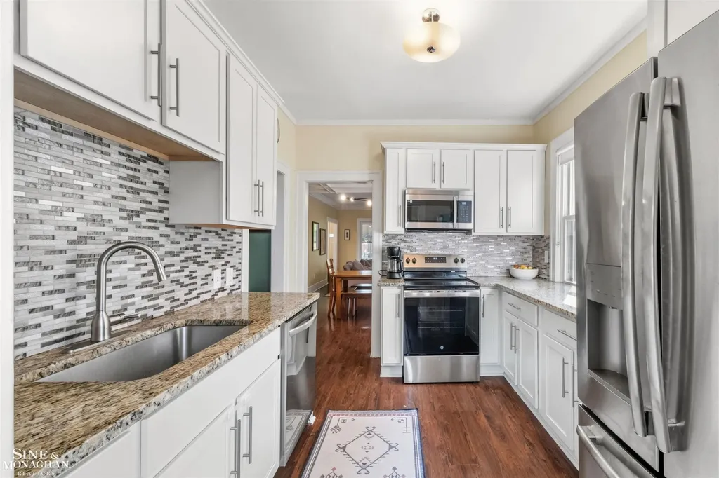 1025 Beaconsfield Avenue Grosse Pointe Park City MI 48230