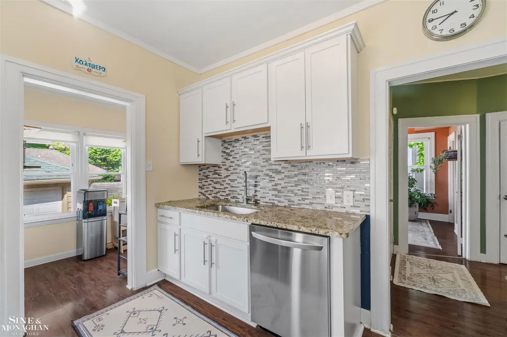 1025 Beaconsfield Avenue Grosse Pointe Park City MI 48230