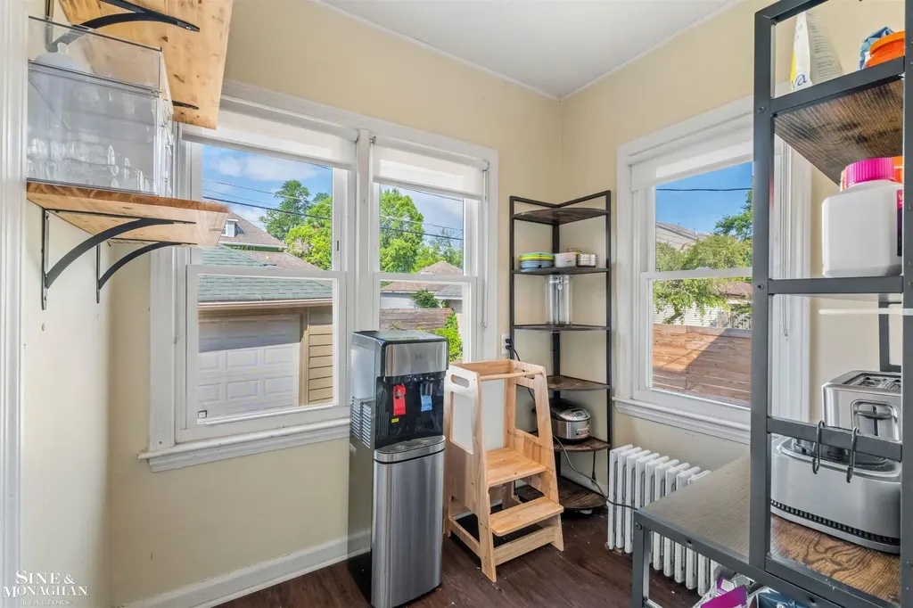 1025 Beaconsfield Avenue Grosse Pointe Park City MI 48230