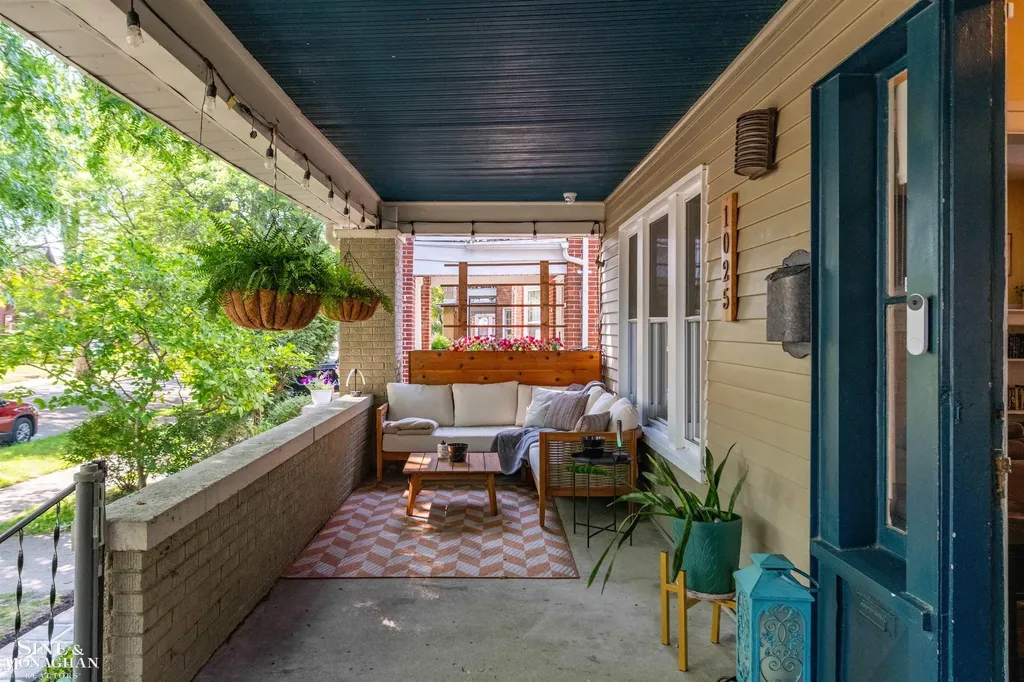 1025 Beaconsfield Avenue Grosse Pointe Park City MI 48230