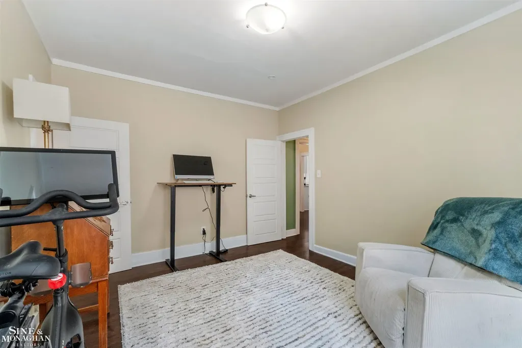 1025 Beaconsfield Avenue Grosse Pointe Park City MI 48230