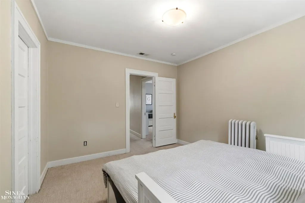1025 Beaconsfield Avenue Grosse Pointe Park City MI 48230