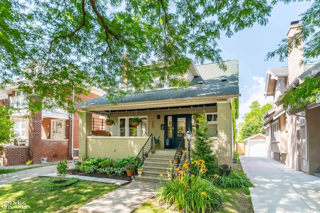 1025 Beaconsfield Avenue Grosse Pointe Park City MI 48230