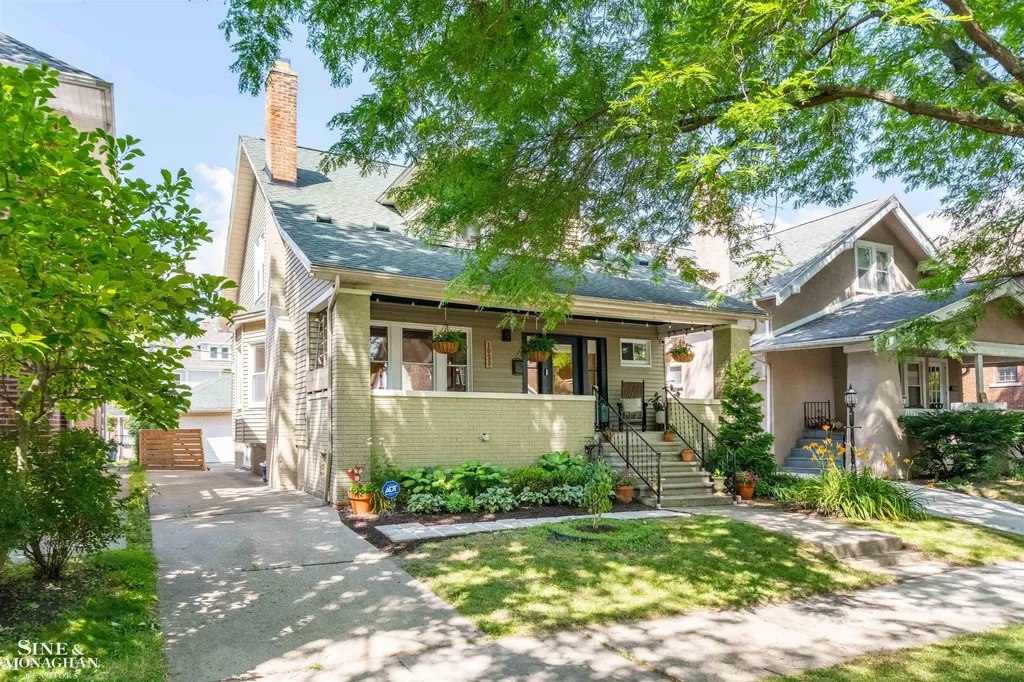 1025 Beaconsfield Avenue Grosse Pointe Park City MI 48230