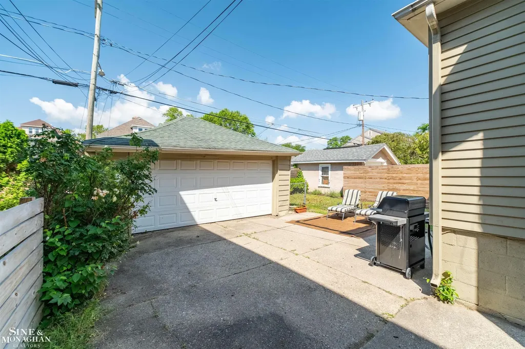 1025 Beaconsfield Avenue Grosse Pointe Park City MI 48230