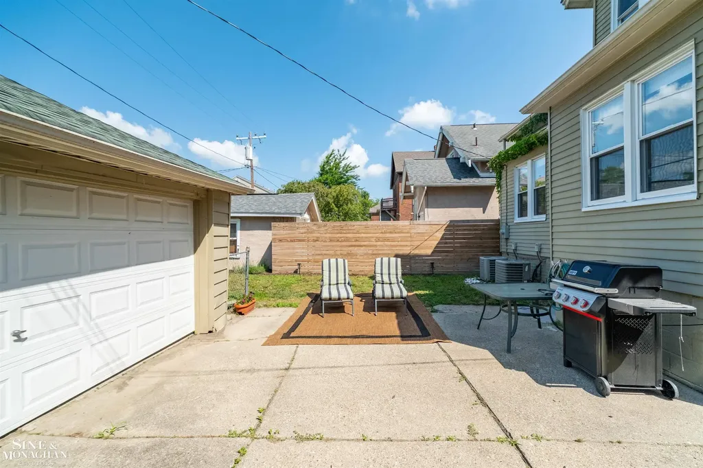 1025 Beaconsfield Avenue Grosse Pointe Park City MI 48230