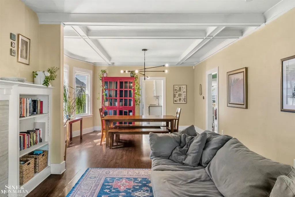 1025 Beaconsfield Avenue Grosse Pointe Park City MI 48230