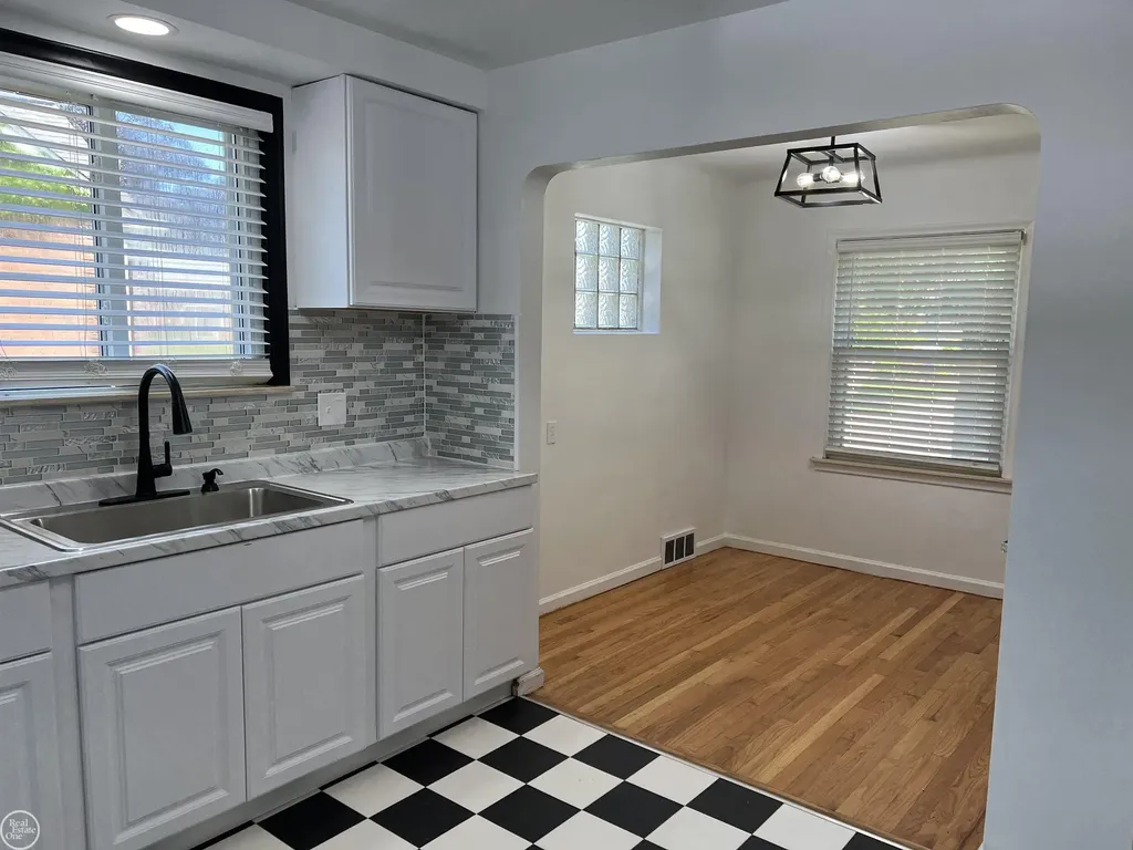 17930 Biehl Street Roseville City MI 48066