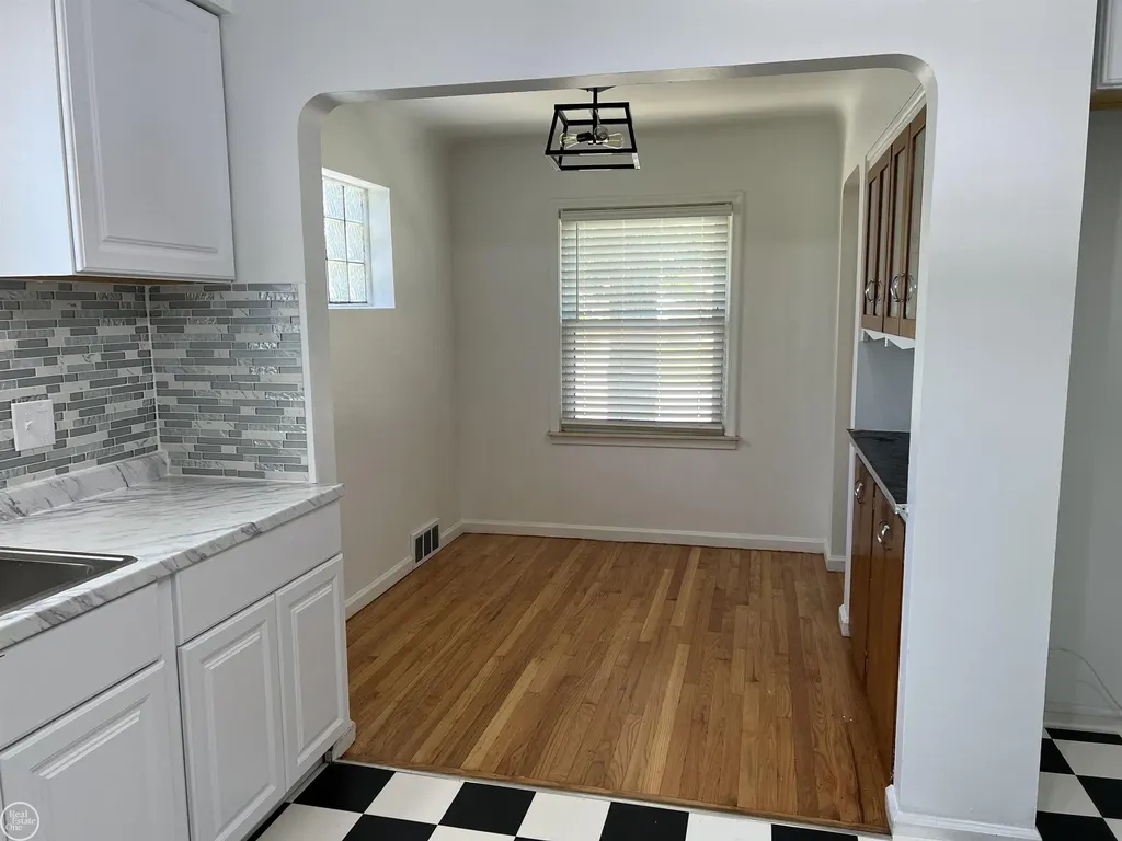 17930 Biehl Street Roseville City MI 48066