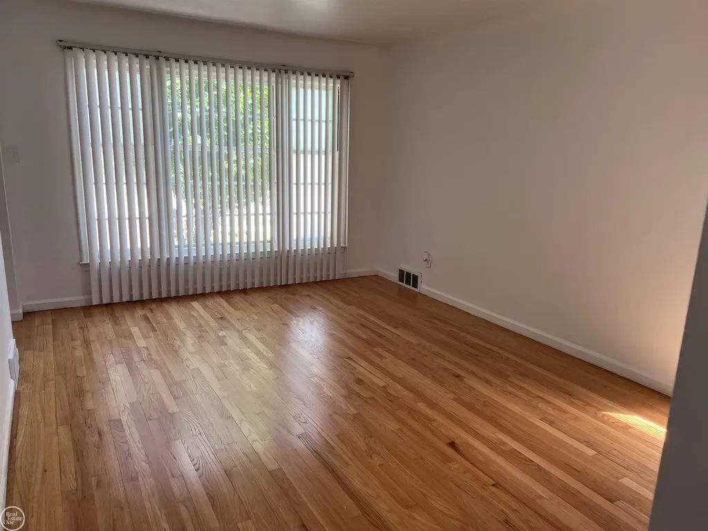 17930 Biehl Street Roseville City MI 48066