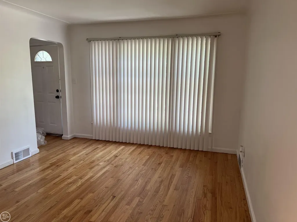 17930 Biehl Street Roseville City MI 48066