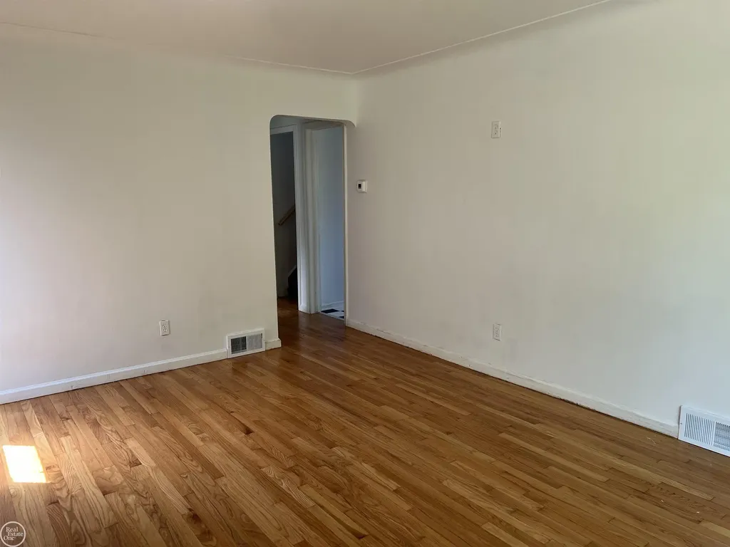 17930 Biehl Street Roseville City MI 48066