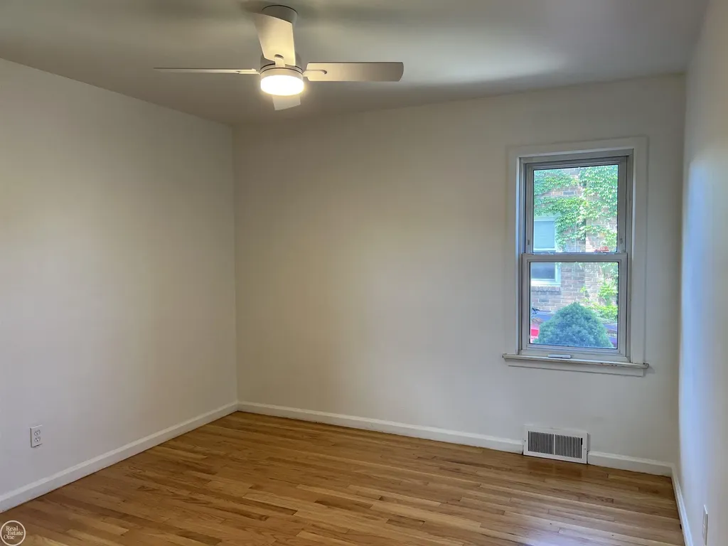 17930 Biehl Street Roseville City MI 48066