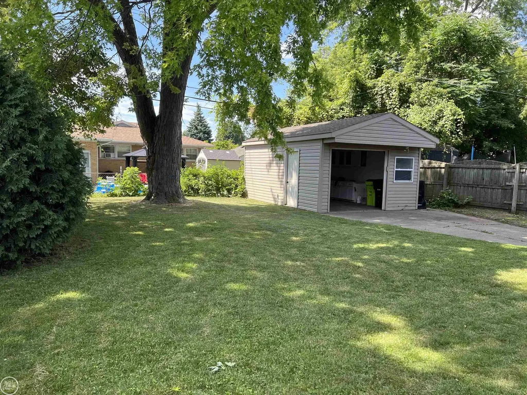 17930 Biehl Street Roseville City MI 48066