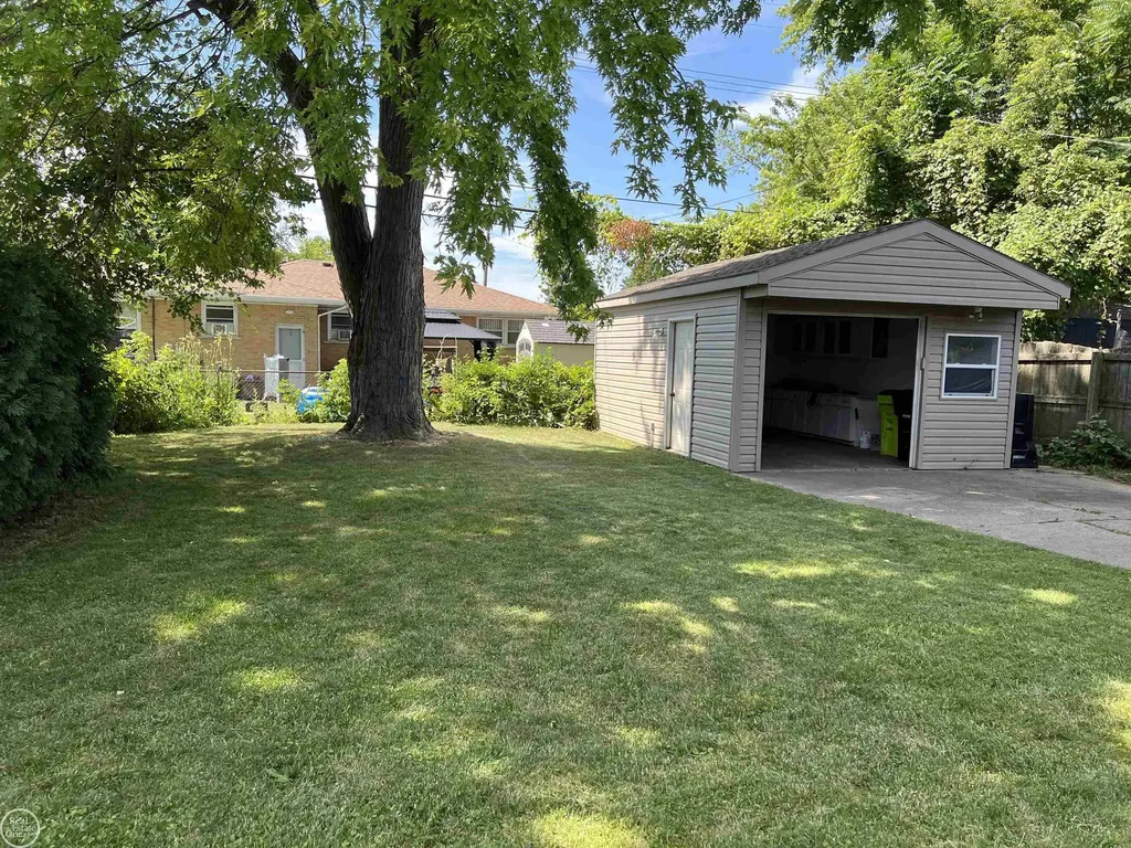17930 Biehl Street Roseville City MI 48066